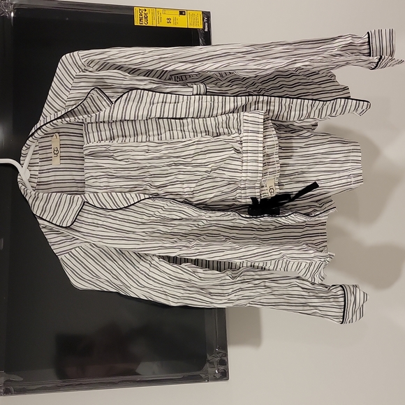 UGG 2 piece set PJS - Picture 1 of 3